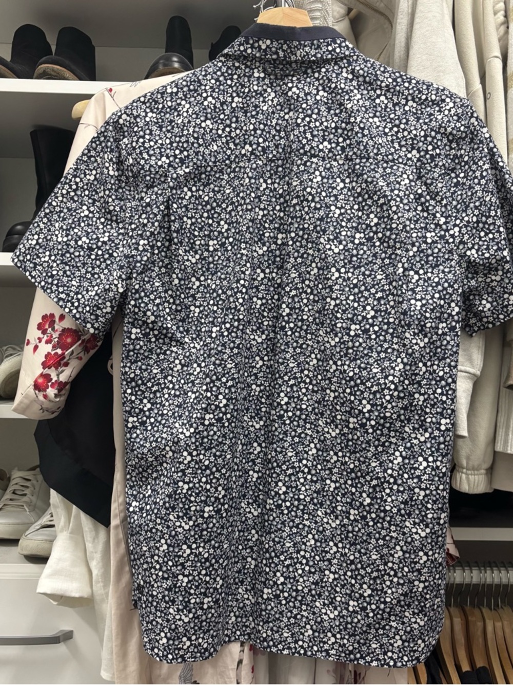 Lululemon Men's Navy Blue Floral Short-Sleeve Shirt - Picture 4 of 4